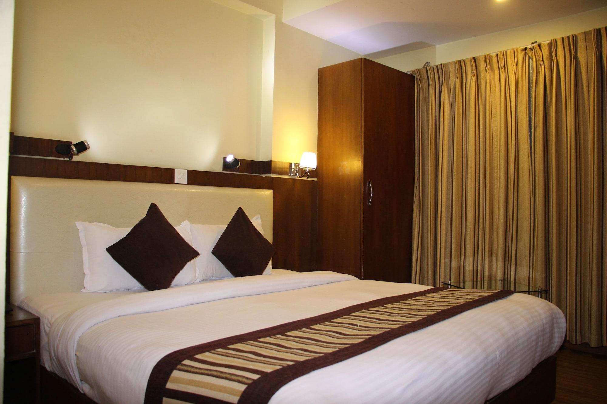 Backyard Hotel Катманду Экстерьер фото
