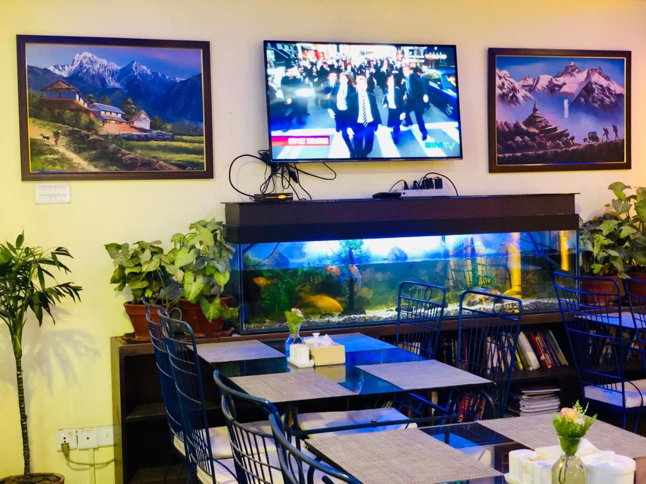 Backyard Hotel Катманду Экстерьер фото