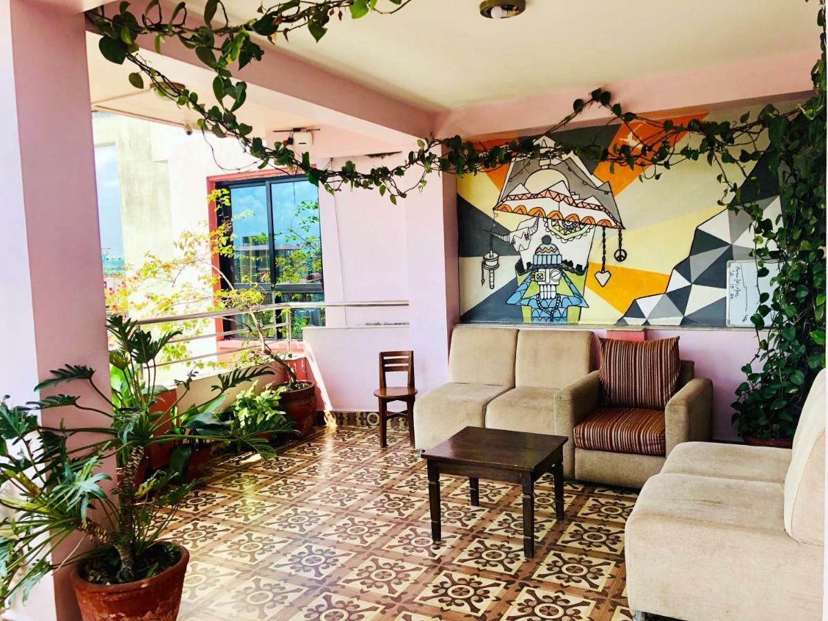 Backyard Hotel Катманду Экстерьер фото